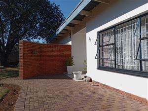 Sunny 3 Bedroom family home, close to schools!