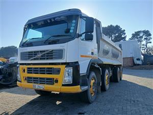 Volvo fm340 8x4 twinsteer 18cube truck
