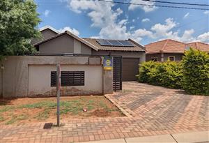 House For Sale in Protea Glen