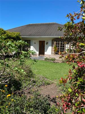 CHARMING BAY-WINDOWED HOME, STEPS FROM THE RIVER & TOWN