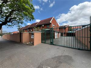 Stunning Newly Renovated 2 Bedroom 2 Bathroom Secure Parking Duplex In Glenwood