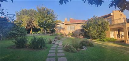 Well Maintained low maintenance home in three rivers east with a flat
