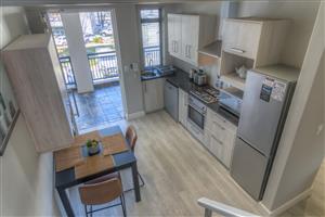 Stylish fully furnished 2 bedroom apartment in Paardevlei!