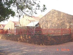 Spacious corner unit townhouse in Wonderboom