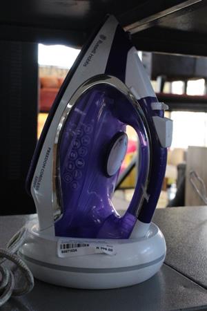 RUSSELL HOBBS CORDLESS IRON(S067103A)