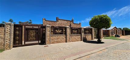 House For Sale in Roodepan