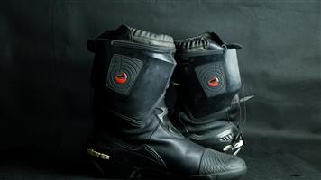 Alpinestars Super-Tech On-Road Boots, Size 12. - Save R8,800!
