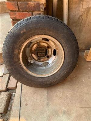 Goodyear  New 700R16 + Rim
