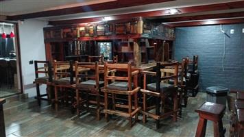 L-shape bar met canopy, kaste agter, Rakke bo, voetrest