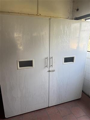 Easyhatch Incubator 2500 eggs and Surehatch Hatchey 1500 eggs for sale. 
