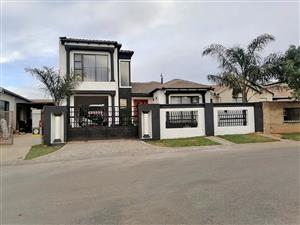 4 beds 2 baths House