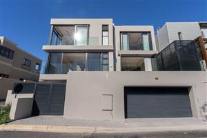 Townhouse For Sale in Bantry Bay