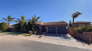 Immaculate Large Family Home with Flatlet in the Heart of Vredenburg