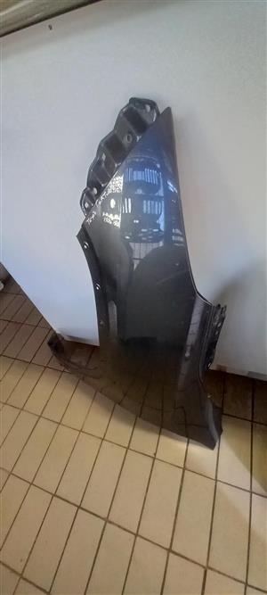 2018 (TOYOTA) FORTUNER FENDER RIGHTSIDE FOR SALE IN A GOOD CONDITION