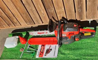 Nguni 52cc chainsaw.  GARDEN MARKET PLACE.  
