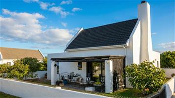 Your Idyllic Seaside Escape in Struisbaai