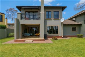 Townhouse For Sale in Kosmosdal
