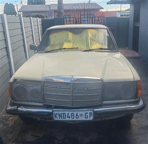 Mercedes-Benz W123 200 for sale