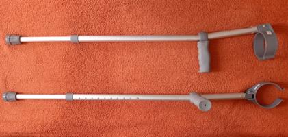 Crutches x 2 - Forearm level -  Aluminium - Adjustable height - Excellent shape