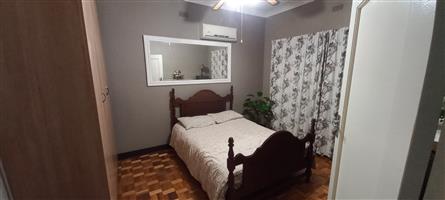 Room to rent in 3 bedroom house