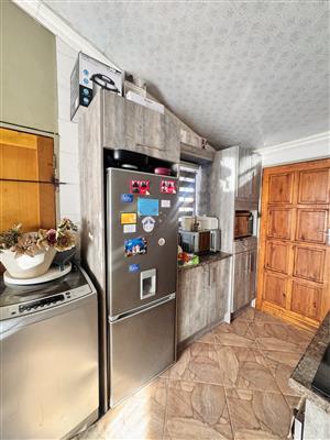 Modern 2-Bedroom Home in a Peaceful Area of Kwa-Guqa Extension