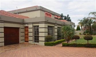 Stunning 5 Bed Family Home With A Blend Of Style And Functionality