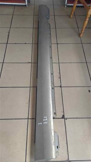 Mercedes Benz w203 RHS side skirt