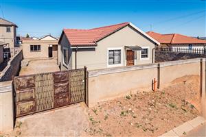 House For Sale in Protea Glen Ext 10