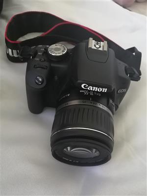 Cannon 500D camera with accessories 