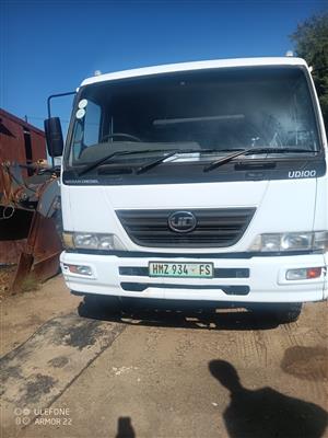 Nissan UD Truck a skip loader UD100 series 