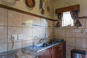 STUNNING 4 BEDROOM FAMILY HOME WITH BEAUTIFUL GARDEN, FLATLET AND SPARKLING POOL
