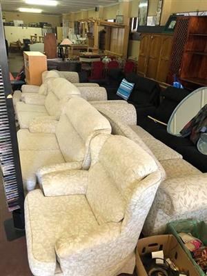 Lounge suite for sale 
