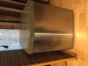 Hisense 4.4 cu feet , compact Refrigerator