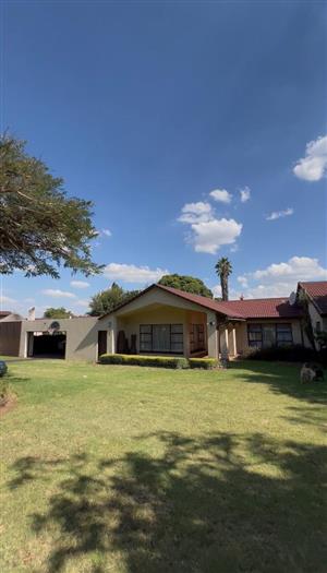 House For Sale in Brackenhurst