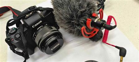 CANON EOS M50 MK II with a 15-45mm Lens & a RODE Camera Microphone (1 Battery + Charger) NO BAG