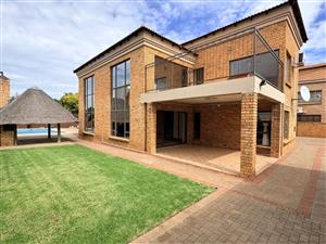 House For Sale in Roylglen Gardens