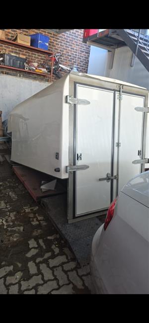 2025 vw amarok high volume canopy still like new