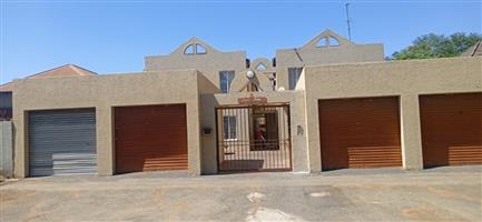 Townhouse For Sale in Turffontein