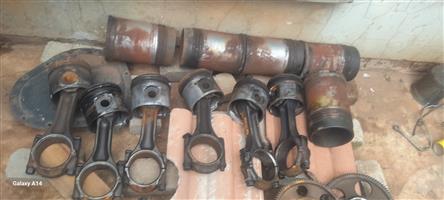 UD440 PISTONS & SLEEVES SECONDHAND
