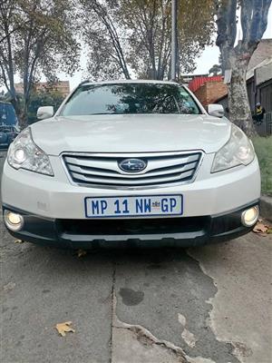 2010 SUBARU OUTBACK 3.6 AUTOMATIC TRANSMISSION SUN ROOF AND LEATHER SEATS