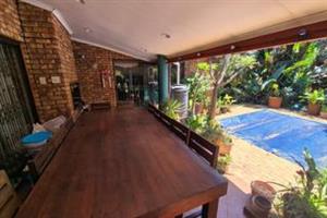 !!! GENEROUS 3-BEDROOM HOME IN A LUSH SETTING IN MONTANA PARK !!!