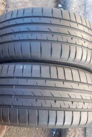 Two 225/40/19 runflats tyres for BMW & mercedes for sell