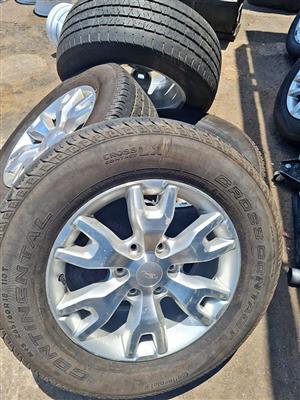 Ford Ranger wildtrak original alloy mags size 18+tyres continental