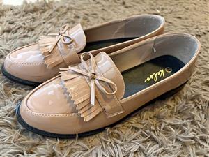 Women’s Shoe Collection – Like New to Gently Loved  (Size 7)