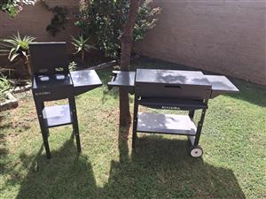 Koozina mobile charcoal braai, with hight adjuster, removable draw, powder coate