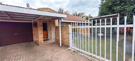 Effortless Living in a Charming Townhouse!