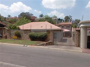 Superb 3 Bed home with Flatlet in Oakdene