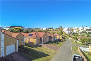 Cluster For Sale in Beacon Bay