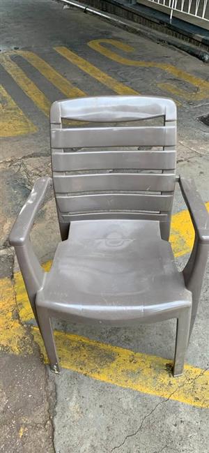 Chair 99 small crack in the middle  
