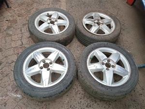 Renault sandero rims n tyer size 15 inch 1 rim is damage for sale 